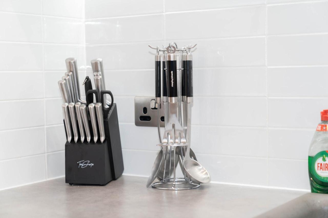 Maevela Apartments - Luxury Broad St Apartment - 2 Bed, 2 Bath - City Centre/Cube/Mailbox - With Underground Parking ✓- L Shape Sofa, Large 50 Inch Smart Tv With Free Netflix & Wifi Birmingham Extérieur photo