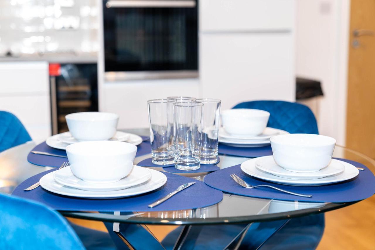 Maevela Apartments - Luxury Broad St Apartment - 2 Bed, 2 Bath - City Centre/Cube/Mailbox - With Underground Parking ✓- L Shape Sofa, Large 50 Inch Smart Tv With Free Netflix & Wifi Birmingham Extérieur photo